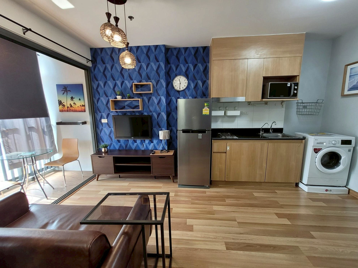For RentCondoOnnut, Udomsuk : 💼 Working in Sukhumvit? This room is perfect for you! A fully furnished condo 📺❄️ with stylish modern patterned walls 🎨 Smart layout with a clearly separated living area 🛋️, making the space comfortable and functional