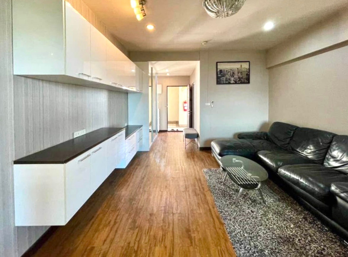 ขายคอนโดรัชดา ห้วยขวาง : คอนโด รัชดา เทอเรส | 1BR 72.32 ตร.ม. | ห้องใหญ่ 2 ห้องน้ำ ใกล้ BTS พหล 24 ราคา 3.30 Mb.  📞: 065-626-5636 (คุณกี้)