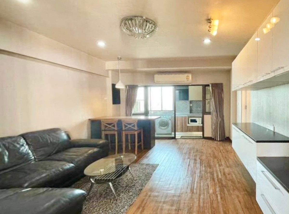 ขายคอนโดรัชดา ห้วยขวาง : คอนโด รัชดา เทอเรส | 1BR 72.32 ตร.ม. | ห้องใหญ่ 2 ห้องน้ำ ใกล้ BTS พหล 24 ราคา 3.30 Mb.  📞: 065-626-5636 (คุณกี้)