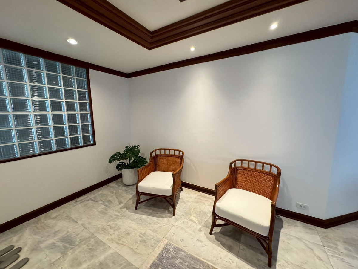 For RentSukhumvit, Asoke, Thonglor : 💥Newly renovated apartment, 4 bedrooms, balcony all around, Phrom Phong ** NO CO-AGENT **