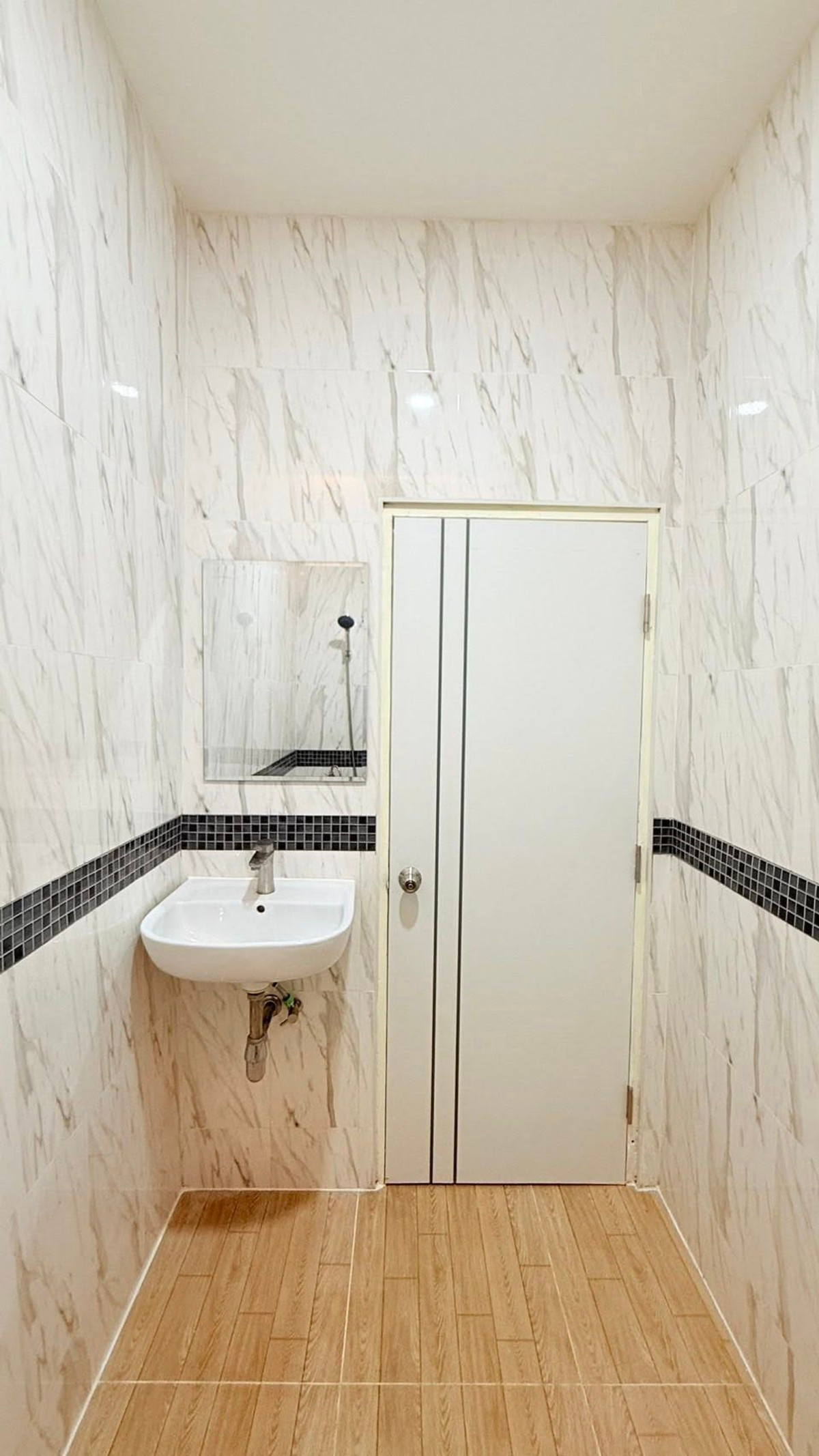 ขายทาวน์โฮมพัทยา บางแสน ชลบุรี สัตหีบ :  ทาวน์โฮม หมู่บ้านเพิ่มศิริ ซอยเขาตาโล / 3 ห้องนอน (ขาย), Townhome Permsiri Village Soi Khao Talo  / 3 Bedrooms (FOR SALE) BEWN108