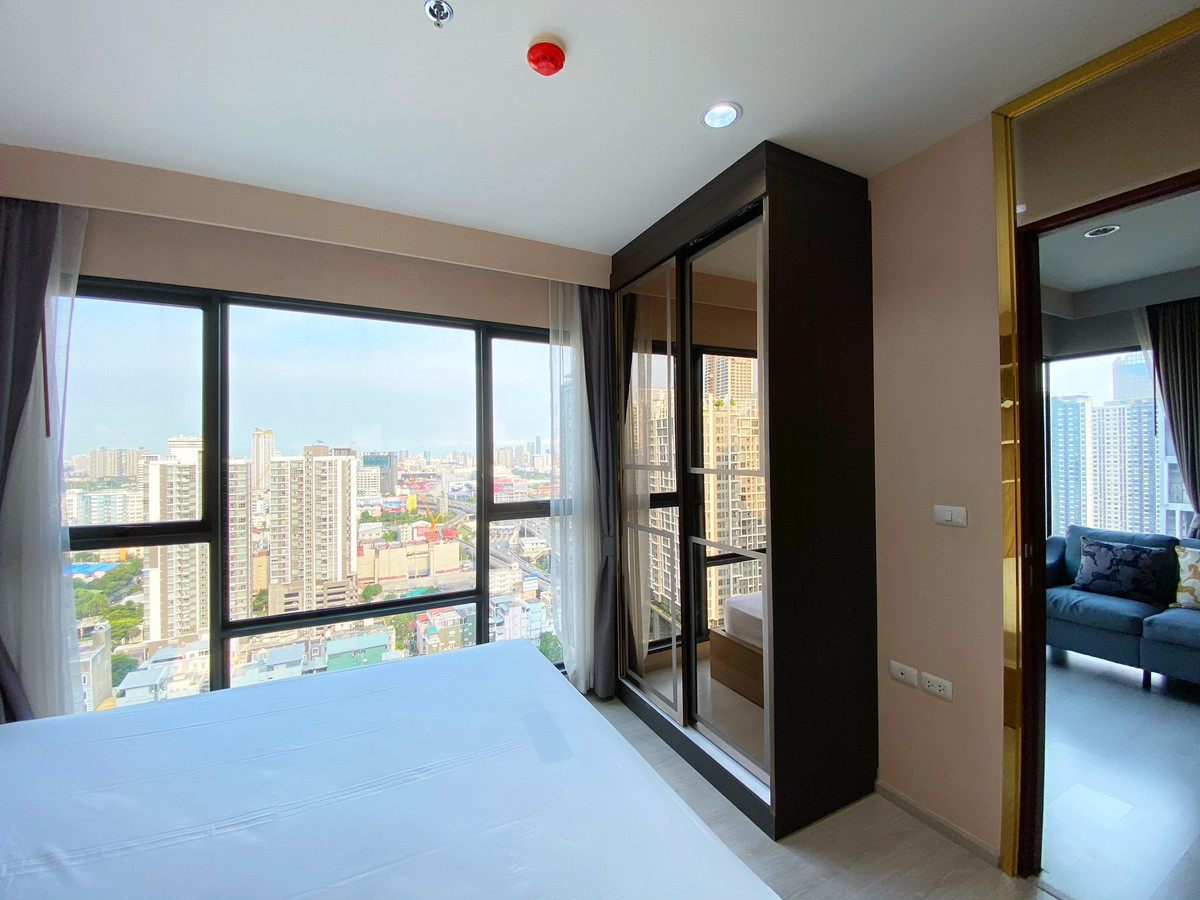 For RentCondoRama9, Petchburi, RCA : 🏷️ Special Price | Rhythm Asoke - 2 bedrooms, high floor, unblocked view, fully furnished. Ready to move in ✨Price only 24,000 baht.