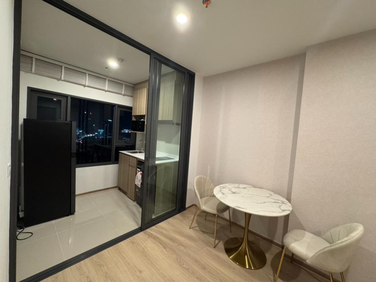 For RentCondoKhlongtoei, Kluaynamthai : 🔥For Rent Now🔥 Life Rama 4-Asoke, Large Bedroom, Unobstructed East-facing View, Fully Furnished, Ready to Move In, Near MRT Queen Sirikit Convention Centre