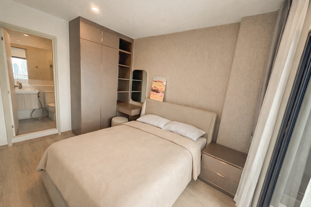 For RentCondoKhlongtoei, Kluaynamthai : 🔥For Rent Now🔥 Life Rama 4-Asoke, Large Bedroom, Unobstructed East-facing View, Fully Furnished, Ready to Move In, Near MRT Queen Sirikit Convention Centre