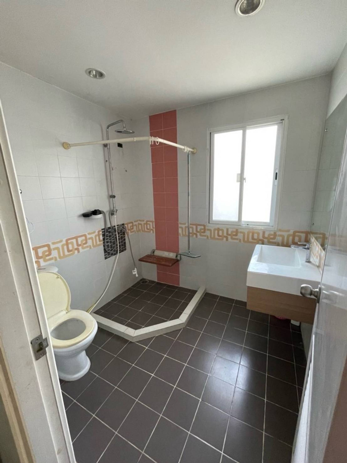 For RentHouseNonthaburi, Bang Yai, Bangbuathong : Townhome for rent, Pruksa Village Scenery 28 Bang Yai, near Central Westgate, only 5 minutes.