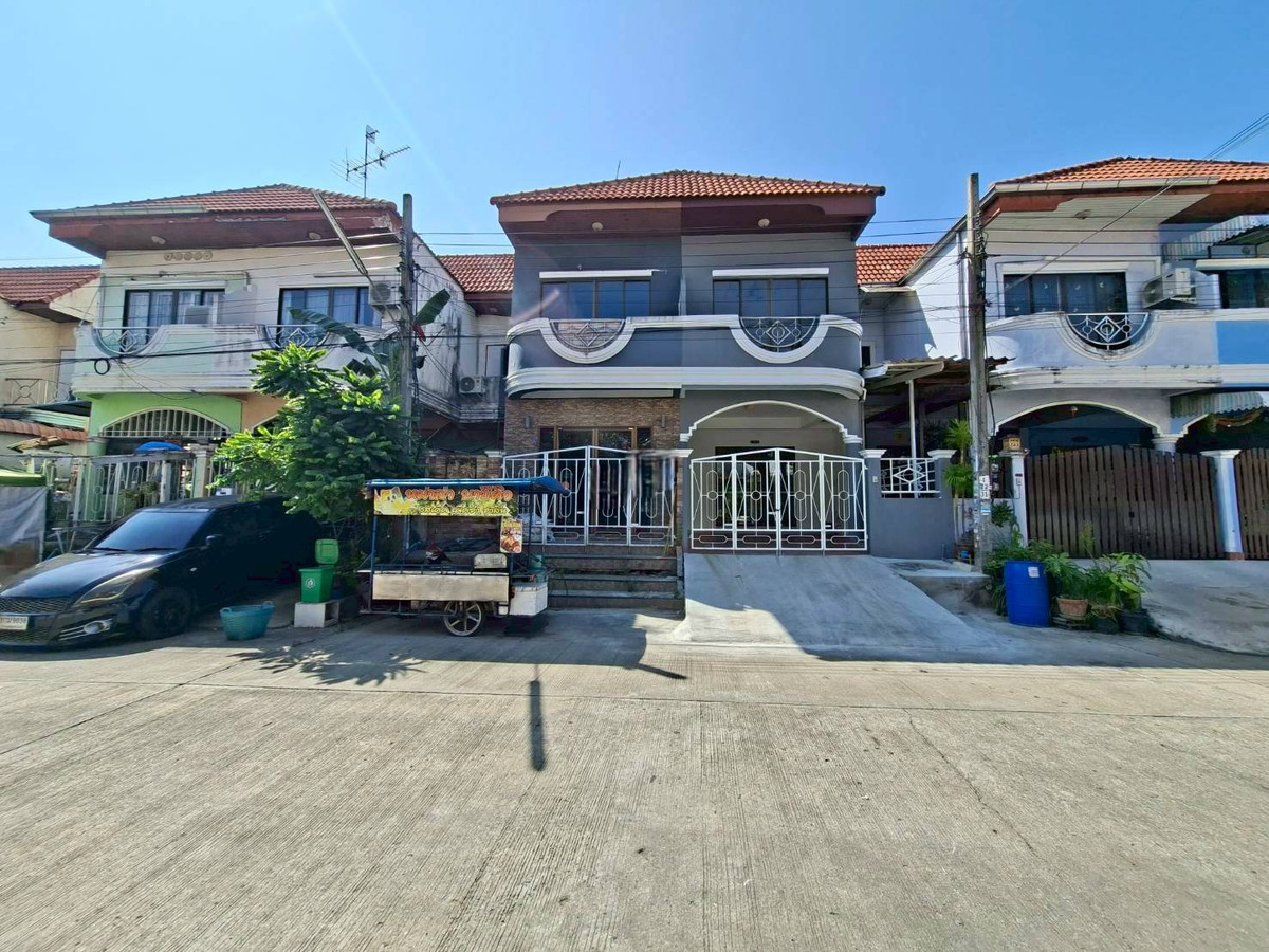 For SaleTownhomeLadkrabang, Suwannaphum Airport : 2-story townhouse for sale, Rungkit Villa Village 11, Soi Romklao 32, beautiful house, newly renovated (N.2015)