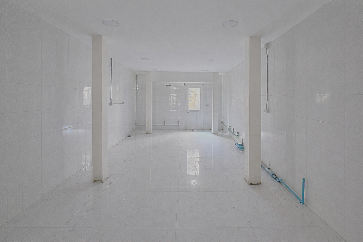 For RentShop HouseSukhumvit, Asoke, Thonglor : Commercial building in good condition, Thonglor ** NO CO-AGENT **