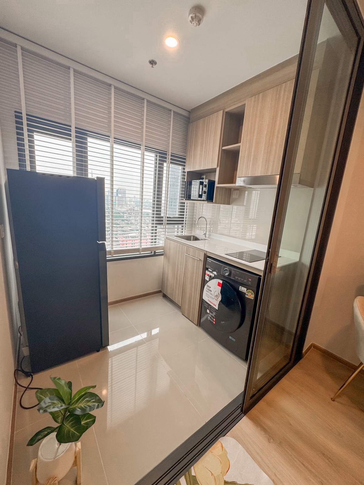For RentCondoKhlongtoei, Kluaynamthai : 🔥For Rent Now🔥 Life Rama 4-Asoke, Large Bedroom, Unobstructed East-facing View, Fully Furnished, Ready to Move In, Near MRT Queen Sirikit Convention Centre