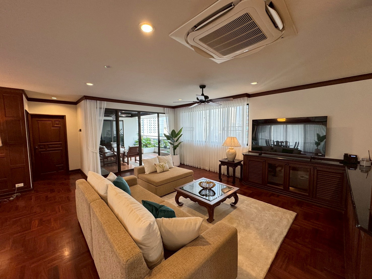 For RentSukhumvit, Asoke, Thonglor : 💥Newly renovated apartment, 4 bedrooms, balcony all around, Phrom Phong ** NO CO-AGENT **