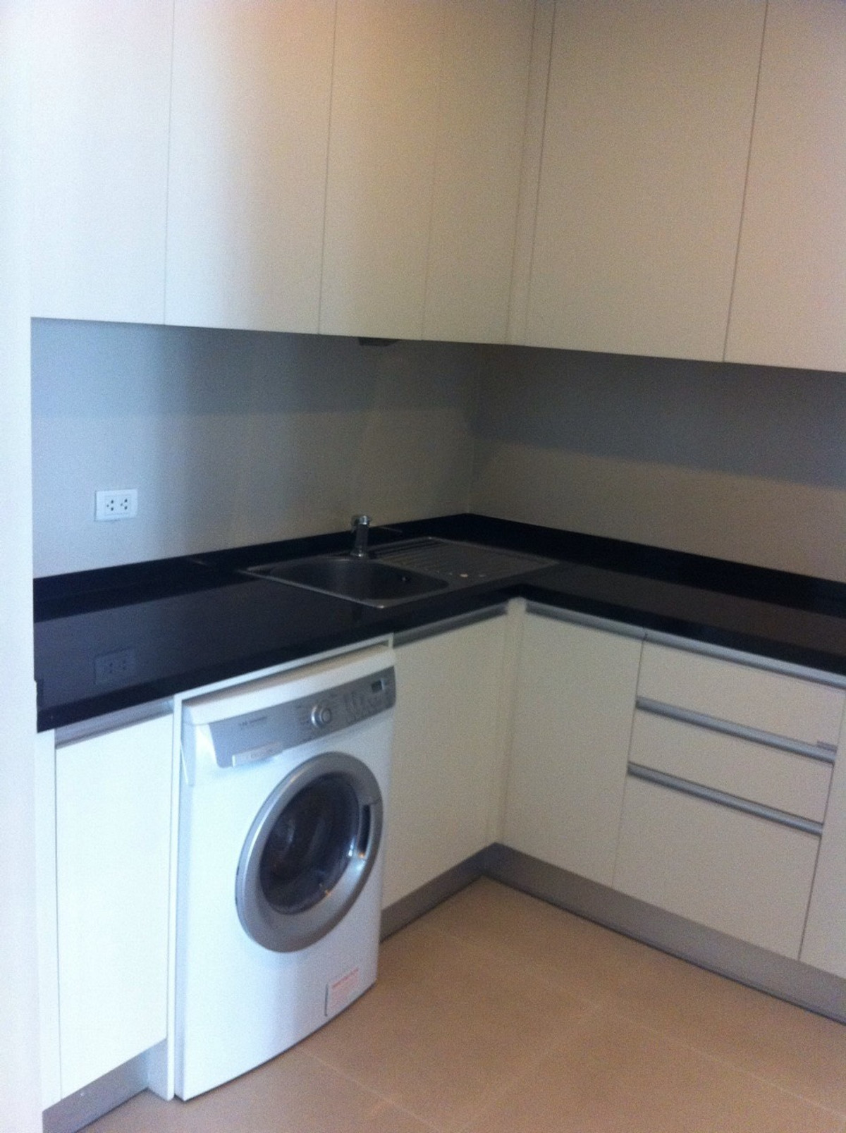 ให้เช่าคอนโดวิทยุ ชิดลม หลังสวน : ใหเช่า O2 Hip ใกล้ BTS เพลินจิต ห้องกว้างอยู่สบาย 64 ตร.ม. เฟอร์ครบ พร้อมเข้าอยู่ทันที