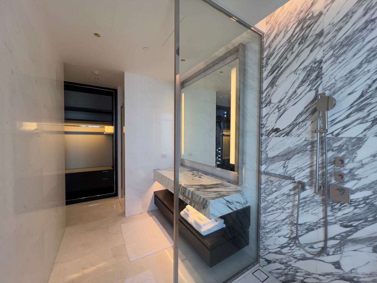 For RentCondoSathorn, Narathiwat : 🔥 2-BEDROOM SIZE AT 1-BEDROOM PRICE | Four Seasons Private Residences | 39th Floor | 116 sq.m Full Minotti Interior | ฿170,000/Month 🔑 Keys Ready – Move In Today!