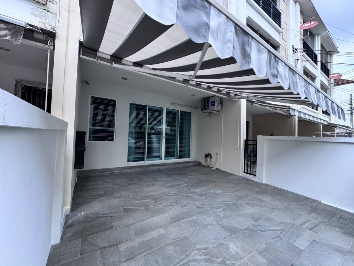 ขายทาวน์โฮมพัฒนาการ ศรีนครินทร์ : ขายทาวน์เฮ้าส์/ทาวน์โฮม  บ้านกลางเมือง เอส - เซ้นส์ ศรีนครินทร์ หนองบอน เขต ประเวศ กรุงเทพ CX-146194