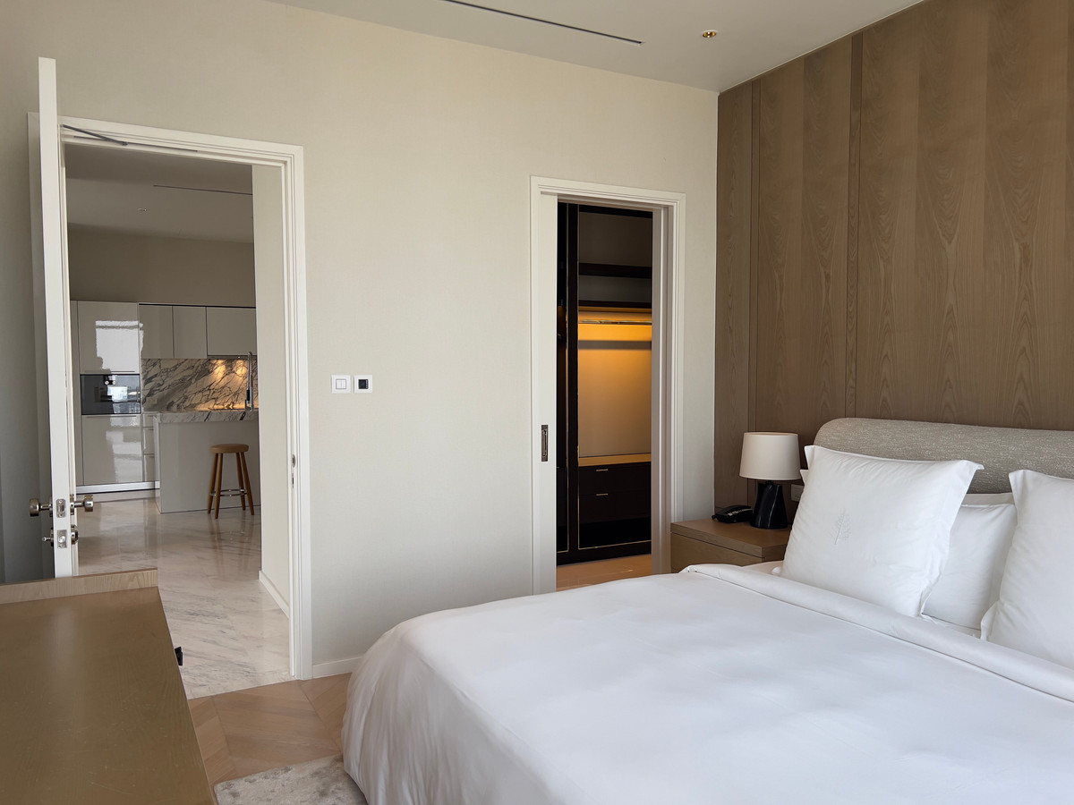 For RentCondoSathorn, Narathiwat : 🔥 2-BEDROOM SIZE AT 1-BEDROOM PRICE | Four Seasons Private Residences | 39th Floor | 116 sq.m Full Minotti Interior | ฿170,000/Month 🔑 Keys Ready – Move In Today!