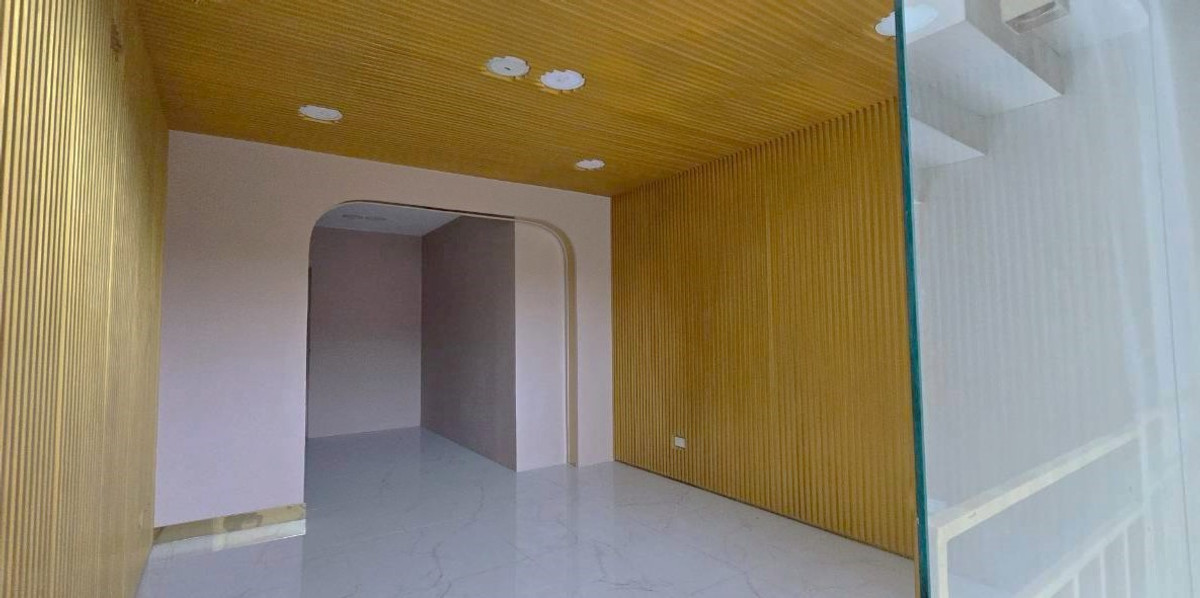 For RentShop HouseSukhumvit, Asoke, Thonglor : Commercial building in good condition, Thonglor ** NO CO-AGENT **