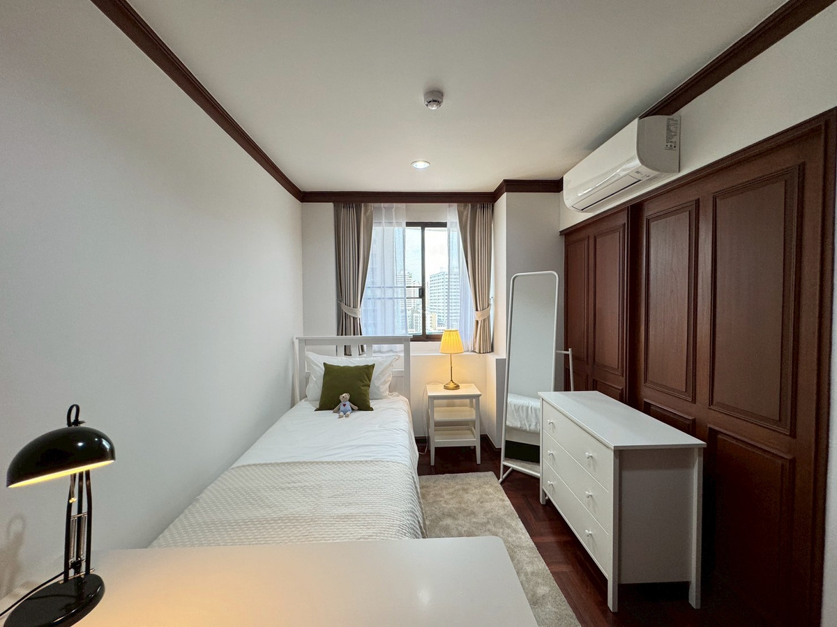 For RentSukhumvit, Asoke, Thonglor : 💥Newly renovated apartment, 4 bedrooms, balcony all around, Phrom Phong ** NO CO-AGENT **