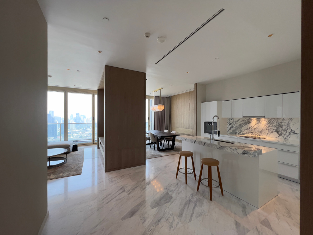 For RentCondoSathorn, Narathiwat : 🔥 2-BEDROOM SIZE AT 1-BEDROOM PRICE | Four Seasons Private Residences | 39th Floor | 116 sq.m Full Minotti Interior | ฿170,000/Month 🔑 Keys Ready – Move In Today!