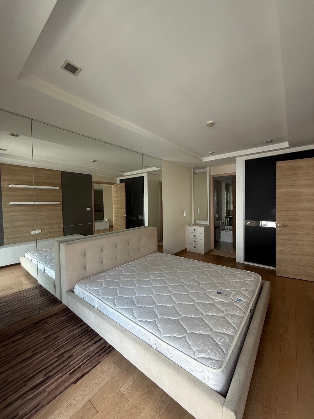 ให้เช่าคอนโดวิทยุ ชิดลม หลังสวน : ใหเช่า O2 Hip ใกล้ BTS เพลินจิต ห้องกว้างอยู่สบาย 64 ตร.ม. เฟอร์ครบ พร้อมเข้าอยู่ทันที