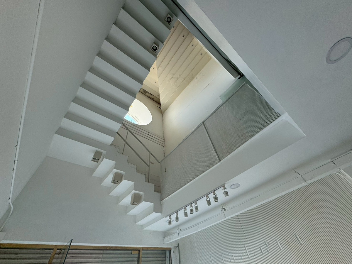 For RentShop HouseSukhumvit, Asoke, Thonglor : Commercial building in good condition, Thonglor ** NO CO-AGENT **