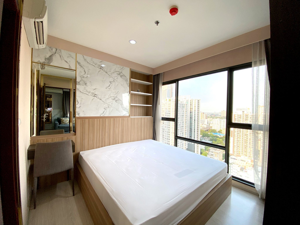 For RentCondoRama9, Petchburi, RCA : 🏷️ Special Price | Rhythm Asoke - 2 bedrooms, high floor, unblocked view, fully furnished. Ready to move in ✨Price only 24,000 baht.