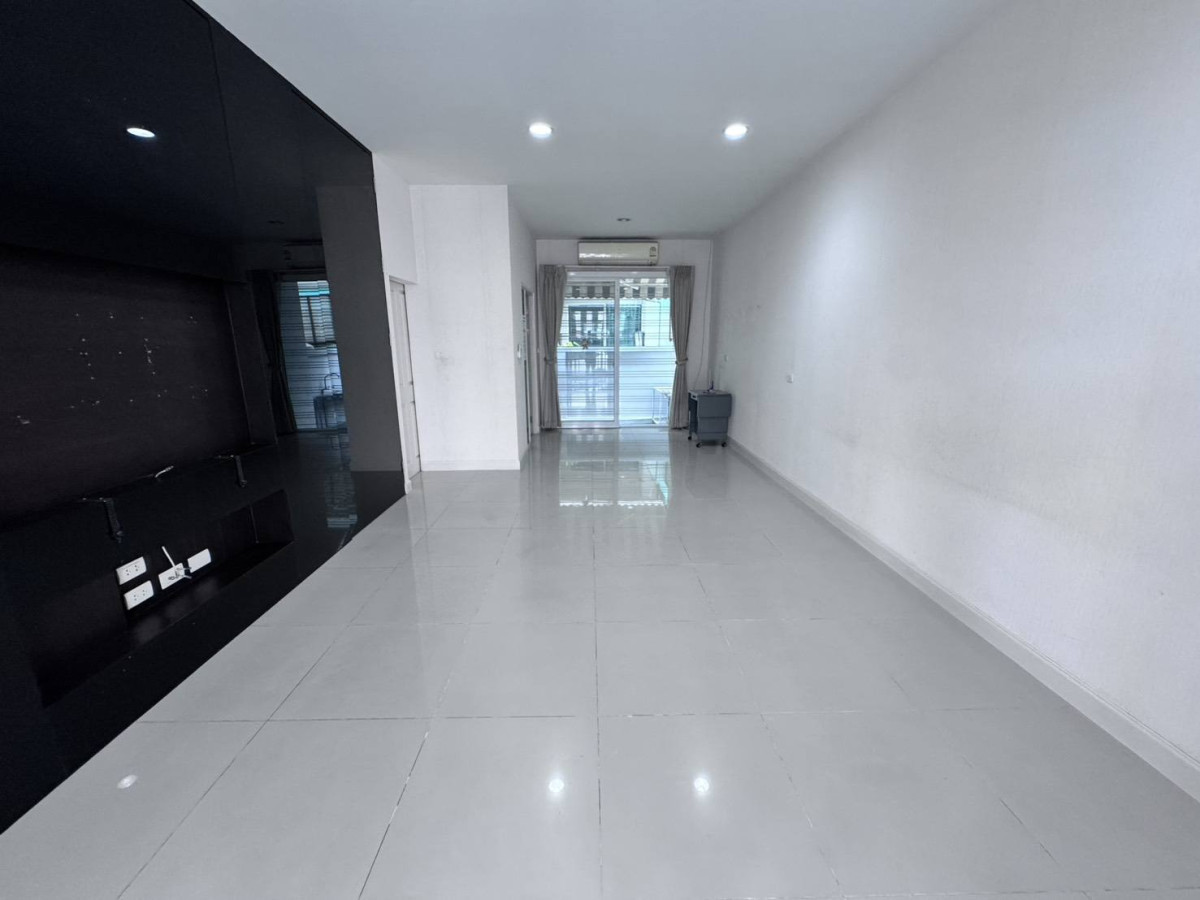 ขายทาวน์โฮมพัฒนาการ ศรีนครินทร์ : ขายทาวน์เฮ้าส์/ทาวน์โฮม  บ้านกลางเมือง เอส - เซ้นส์ ศรีนครินทร์ หนองบอน เขต ประเวศ กรุงเทพ CX-146194