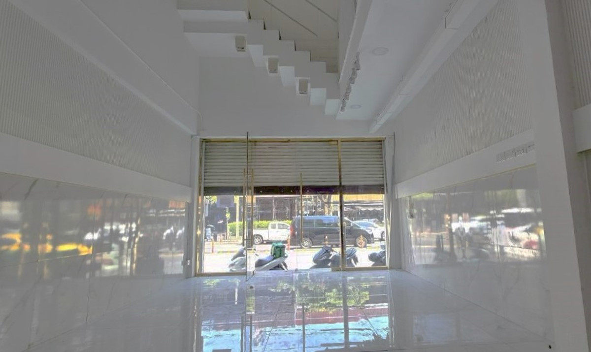 For RentShop HouseSukhumvit, Asoke, Thonglor : Commercial building in good condition, Thonglor ** NO CO-AGENT **