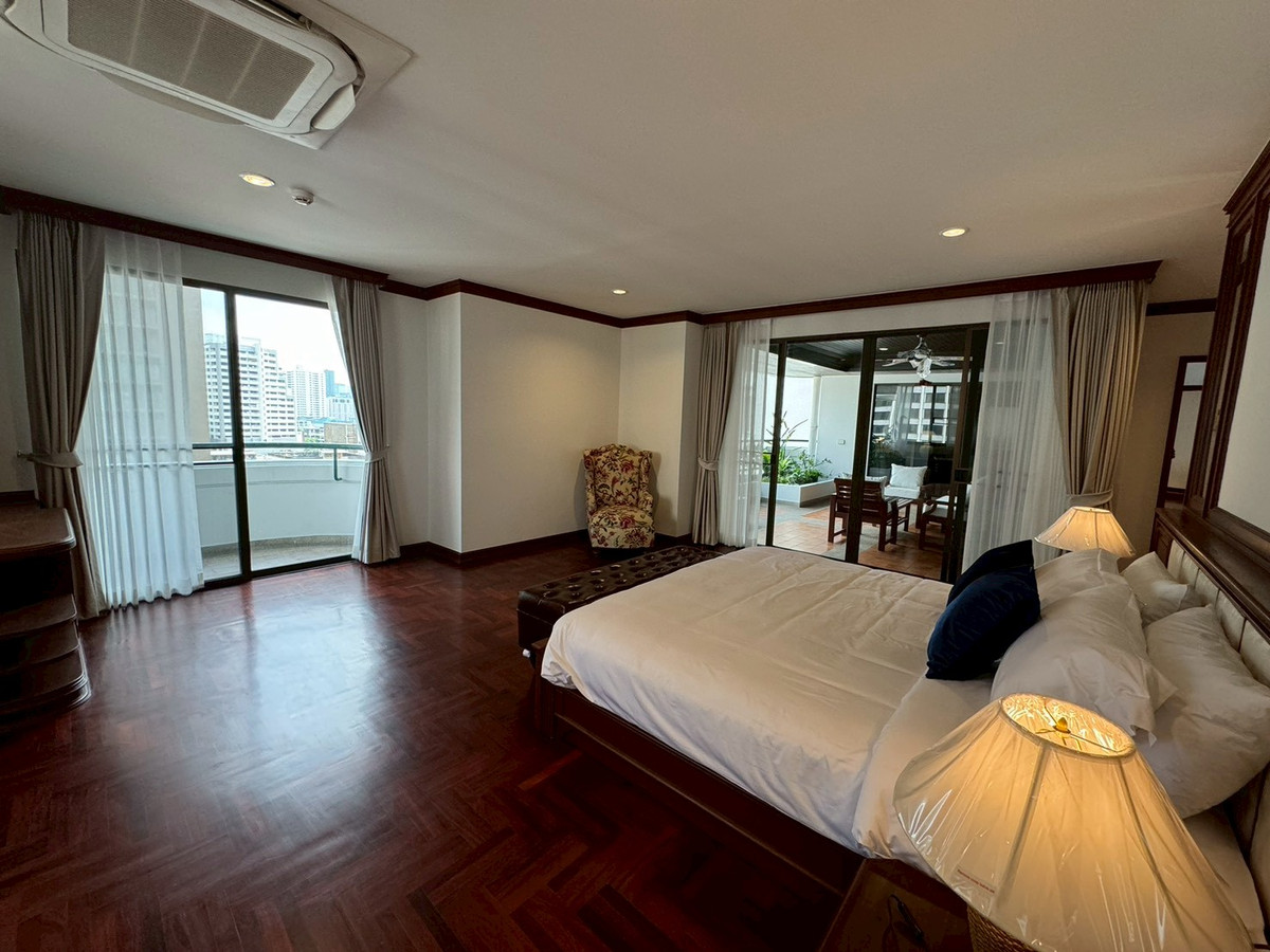 For RentSukhumvit, Asoke, Thonglor : 💥Newly renovated apartment, 4 bedrooms, balcony all around, Phrom Phong ** NO CO-AGENT **