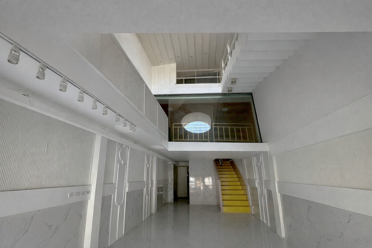 For RentShop HouseSukhumvit, Asoke, Thonglor : Commercial building in good condition, Thonglor ** NO CO-AGENT **