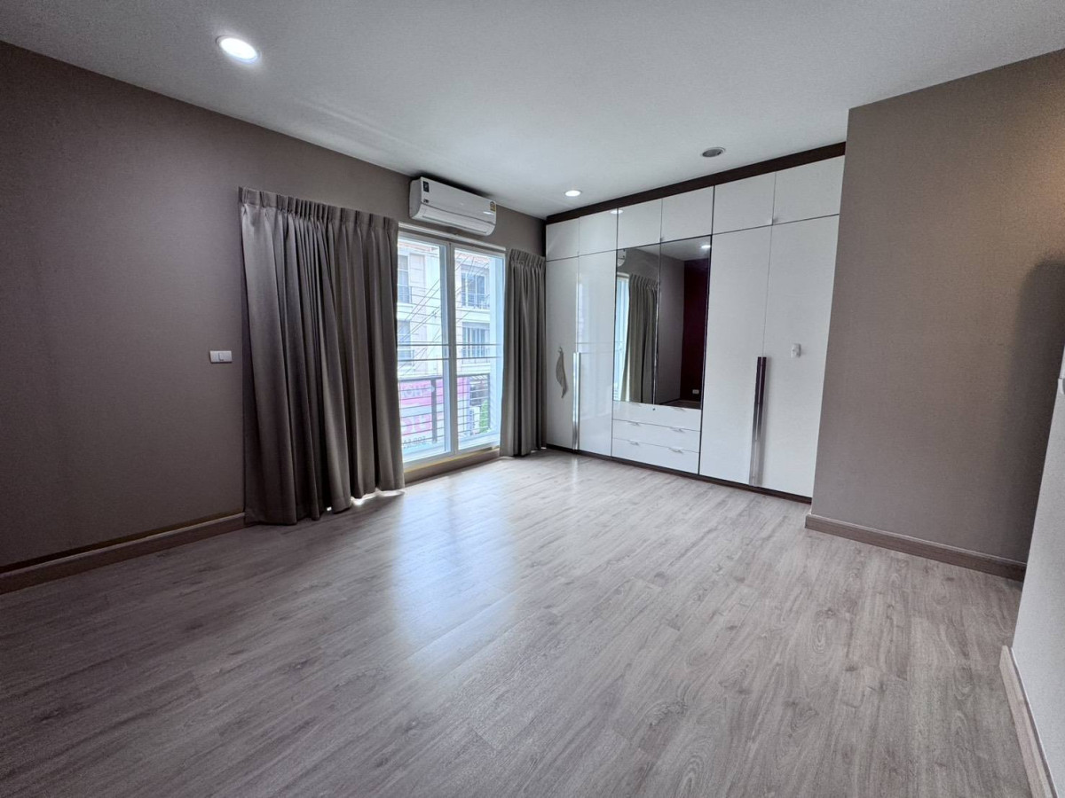 ขายทาวน์โฮมพัฒนาการ ศรีนครินทร์ : ขายทาวน์เฮ้าส์/ทาวน์โฮม  บ้านกลางเมือง เอส - เซ้นส์ ศรีนครินทร์ หนองบอน เขต ประเวศ กรุงเทพ CX-146194