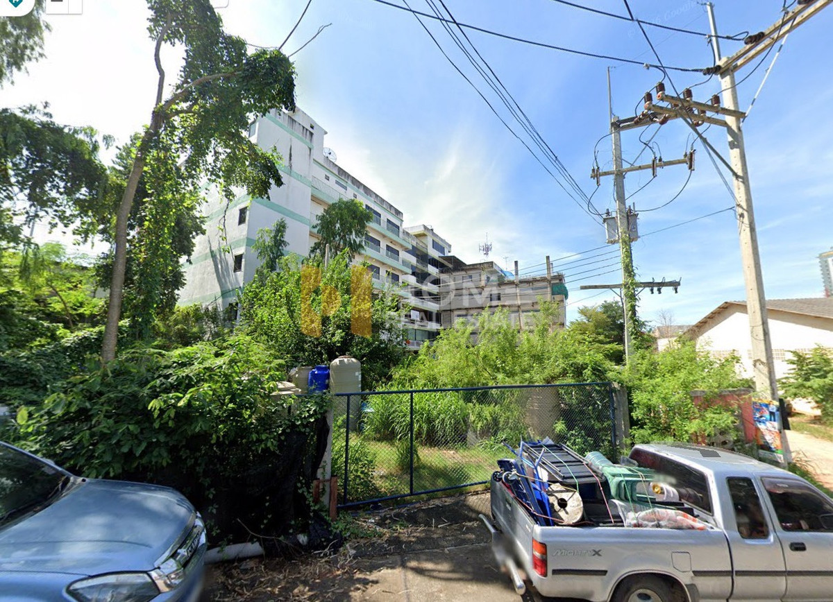 Shop HouseSriracha Laem Chabang Ban Bueng : Commercial building 4 units Sriracha Chonburi / 4 bedrooms (SALE & AVAILABLE) YEAN131