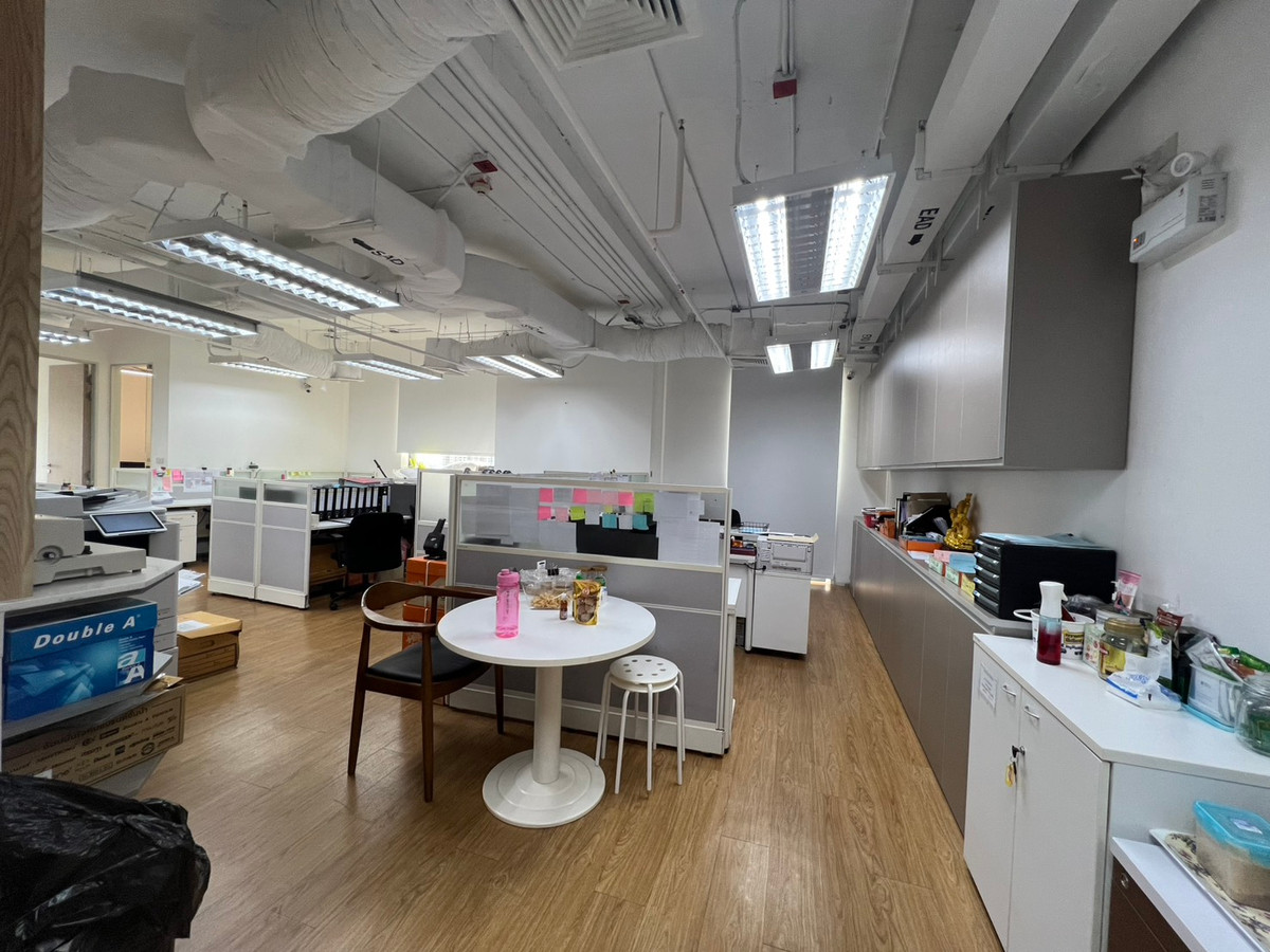 For RentOfficeWongwianyai, Charoennakor : Office for rent near ICON SIAM, next to BTS Charoen Nakhon, very convenient to travel ⛳️ FREE office procurement service, BTS/MRT style, every LOCATIONS starting from 1-50 people.