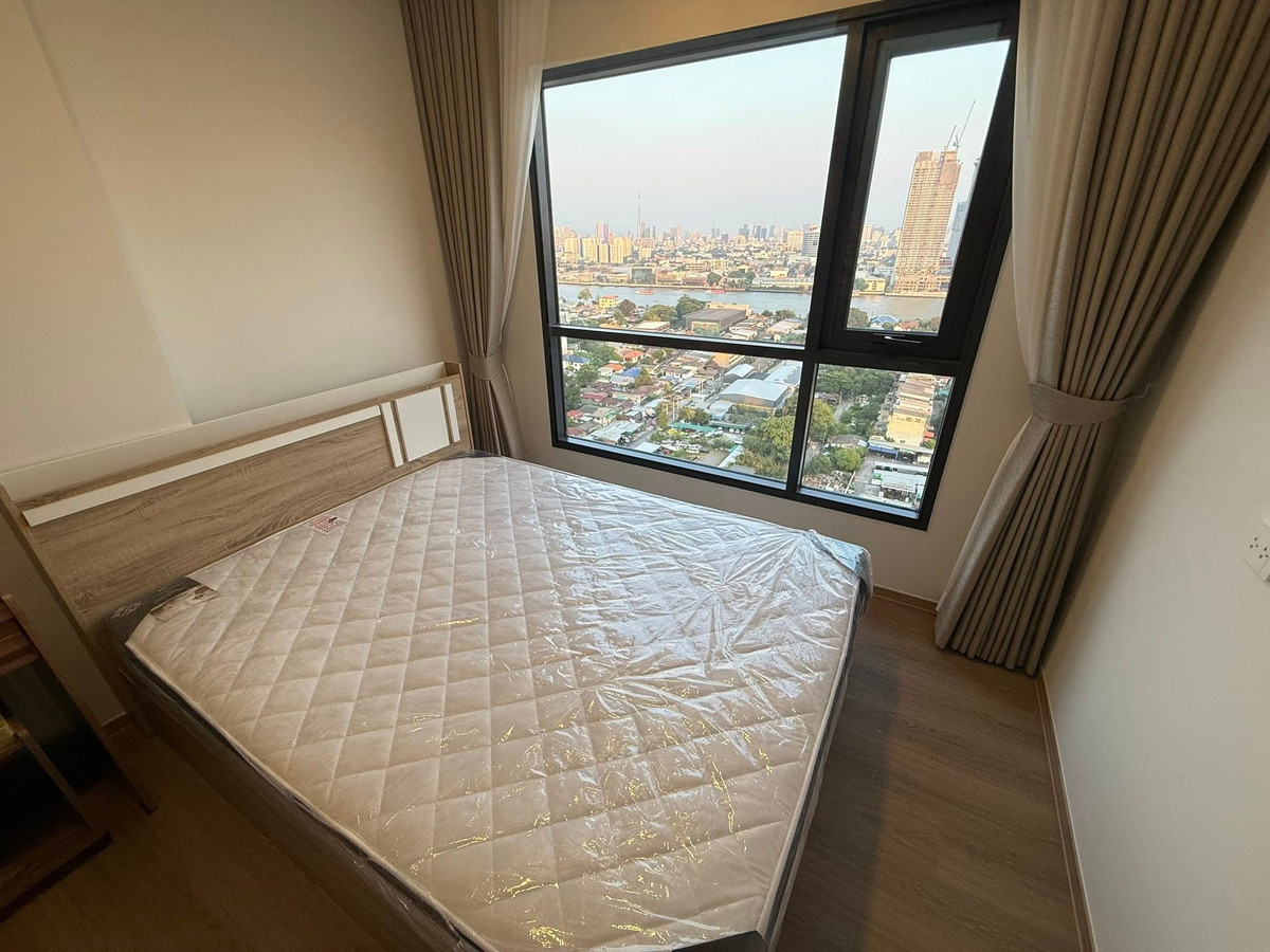 For RentCondoPinklao, Charansanitwong : *** Condo for rent: Chapter One Spark Charan *** near MRT Bang Phlat 150 meters.