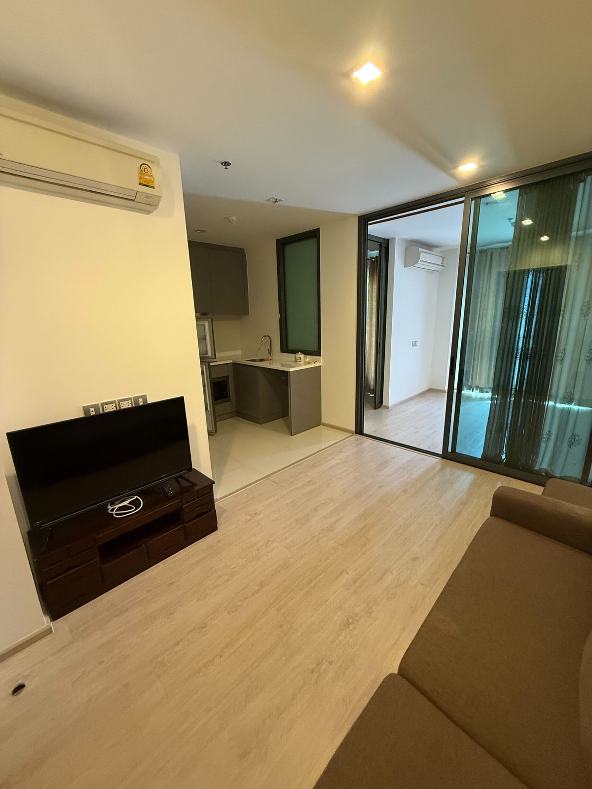 ให้เช่าคอนโดราชเทวี พญาไท : ปล่อยเช่า คอนโดทำเลพรีเมียม โครงการ: Rhythm Rangnam