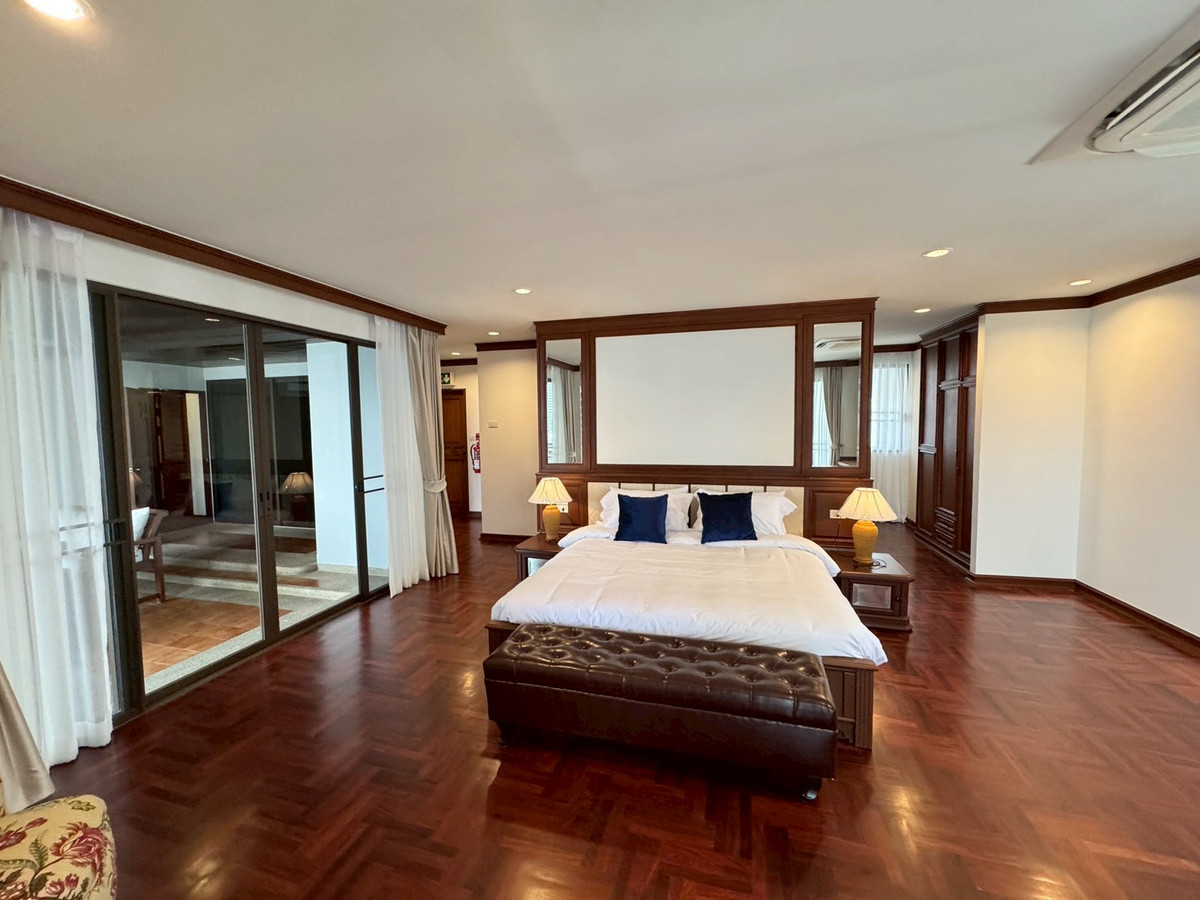 For RentSukhumvit, Asoke, Thonglor : 💥Newly renovated apartment, 4 bedrooms, balcony all around, Phrom Phong ** NO CO-AGENT **