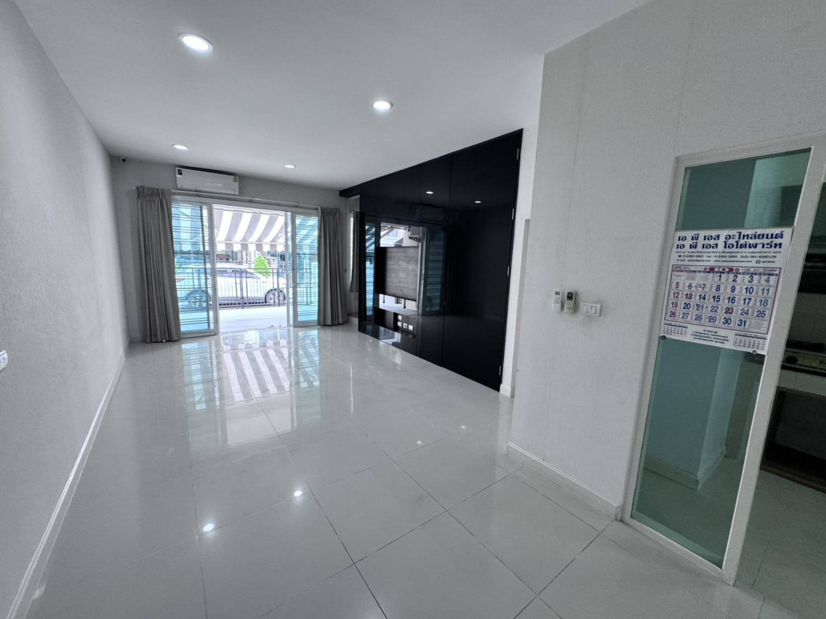 ขายทาวน์โฮมพัฒนาการ ศรีนครินทร์ : ขายทาวน์เฮ้าส์/ทาวน์โฮม  บ้านกลางเมือง เอส - เซ้นส์ ศรีนครินทร์ หนองบอน เขต ประเวศ กรุงเทพ CX-146194