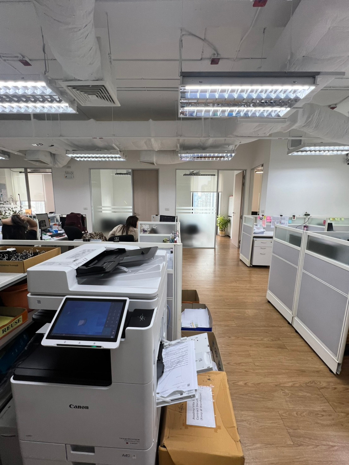 For RentOfficeWongwianyai, Charoennakor : Office for rent near ICON SIAM, next to BTS Charoen Nakhon, very convenient to travel ⛳️ FREE office procurement service, BTS/MRT style, every LOCATIONS starting from 1-50 people.