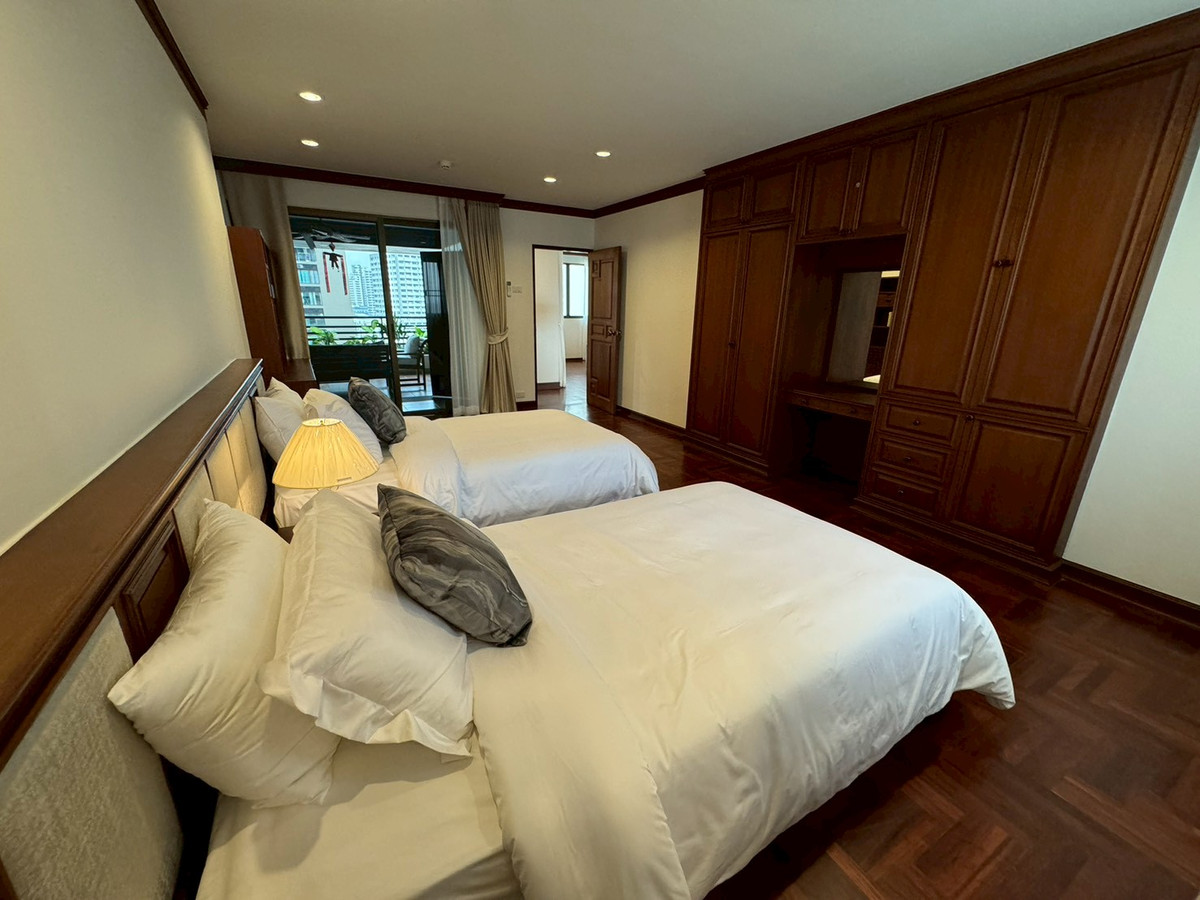 For RentSukhumvit, Asoke, Thonglor : 💥Newly renovated apartment, 4 bedrooms, balcony all around, Phrom Phong ** NO CO-AGENT **