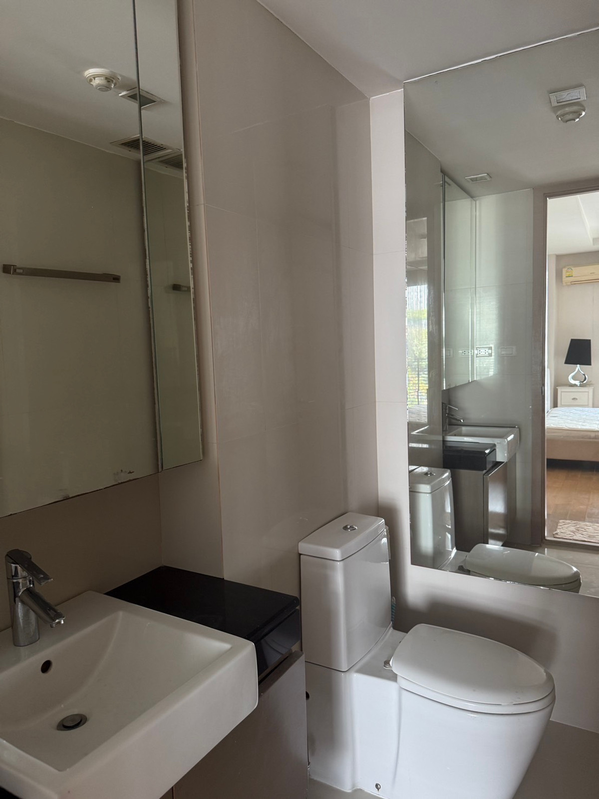 ให้เช่าคอนโดวิทยุ ชิดลม หลังสวน : ใหเช่า O2 Hip ใกล้ BTS เพลินจิต ห้องกว้างอยู่สบาย 64 ตร.ม. เฟอร์ครบ พร้อมเข้าอยู่ทันที