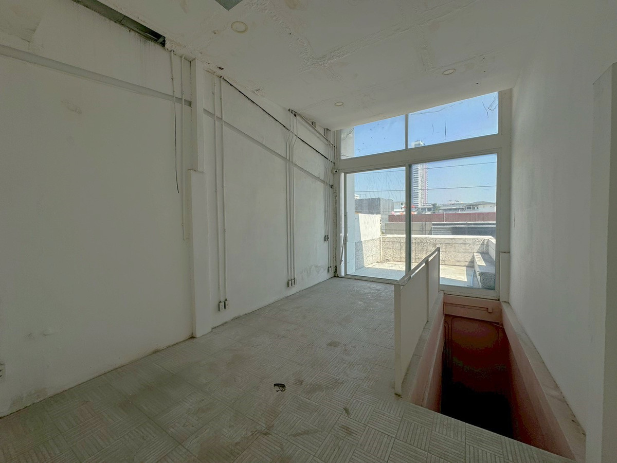 For RentShop HouseSukhumvit, Asoke, Thonglor : Commercial building in good condition, Thonglor ** NO CO-AGENT **