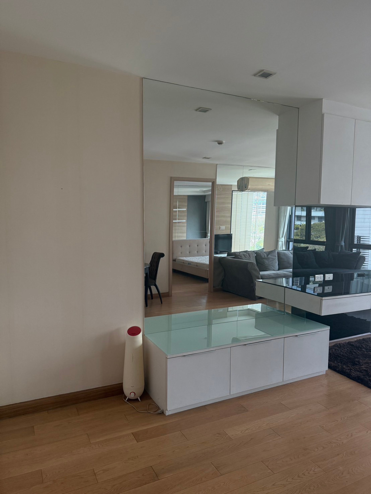 ให้เช่าคอนโดวิทยุ ชิดลม หลังสวน : ใหเช่า O2 Hip ใกล้ BTS เพลินจิต ห้องกว้างอยู่สบาย 64 ตร.ม. เฟอร์ครบ พร้อมเข้าอยู่ทันที