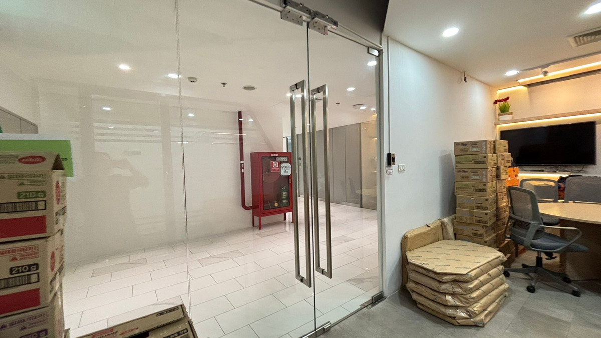 For RentOfficeWongwianyai, Charoennakor : Office for rent near ICON SIAM, next to BTS Charoen Nakhon, very convenient to travel ⛳️ FREE office procurement service, BTS/MRT style, every LOCATIONS starting from 1-50 people.