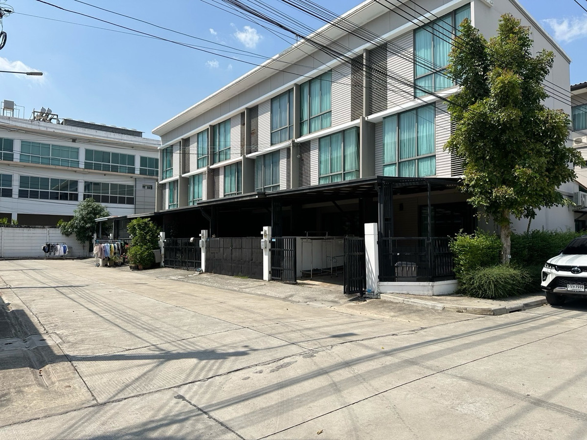 For RentTownhome : ให้เช่า ทาวน์โฮม3 ชั้น พาทิโอ ลาดกระบัง มอเต้อเวย์ 
3ห้องนอน 3ห้องน้ำ 19.6 ตรว 22,000 บาท