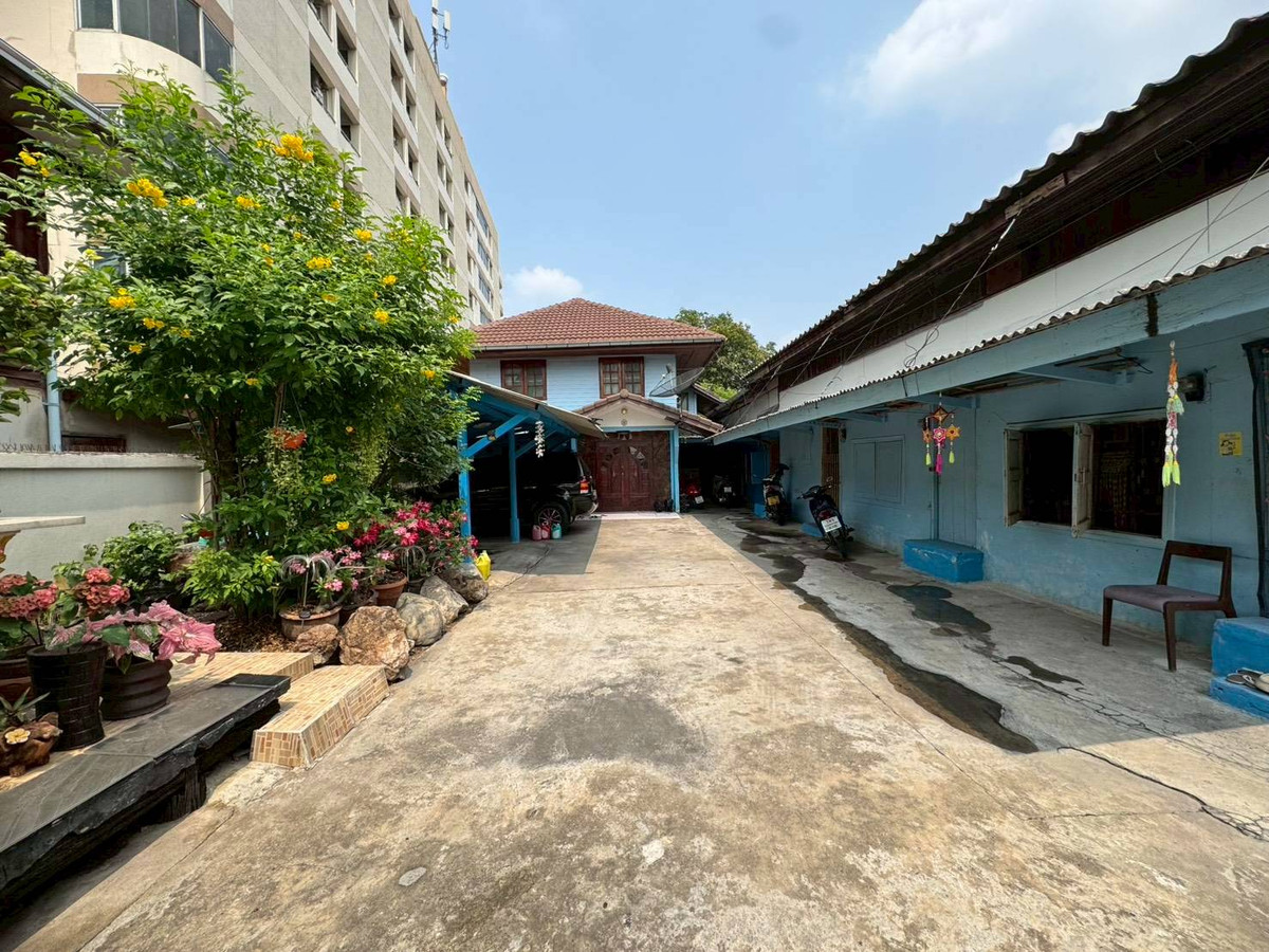 ขายบ้านโชคชัย4 ลาดพร้าว71 : ขายบ้านเดี่ยว พื้นที่เยอะ ในซอยลาดพร้าว 80 ตรงข้ามเซเว่น เหมาะกับการลงทุน (N.2013)