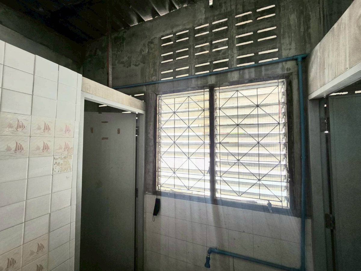 ขายอาคารพาณิชย์สุขุมวิท อโศก ทองหล่อ : ขายอาคารพาณิชย์ 2.5 ชั้น ซอยปรีดีพนมยงค์ 2 ทำเลดี ใจกลางแหล่งธุรกิจ ใกล้ BTS พระโขนง (N.2016)