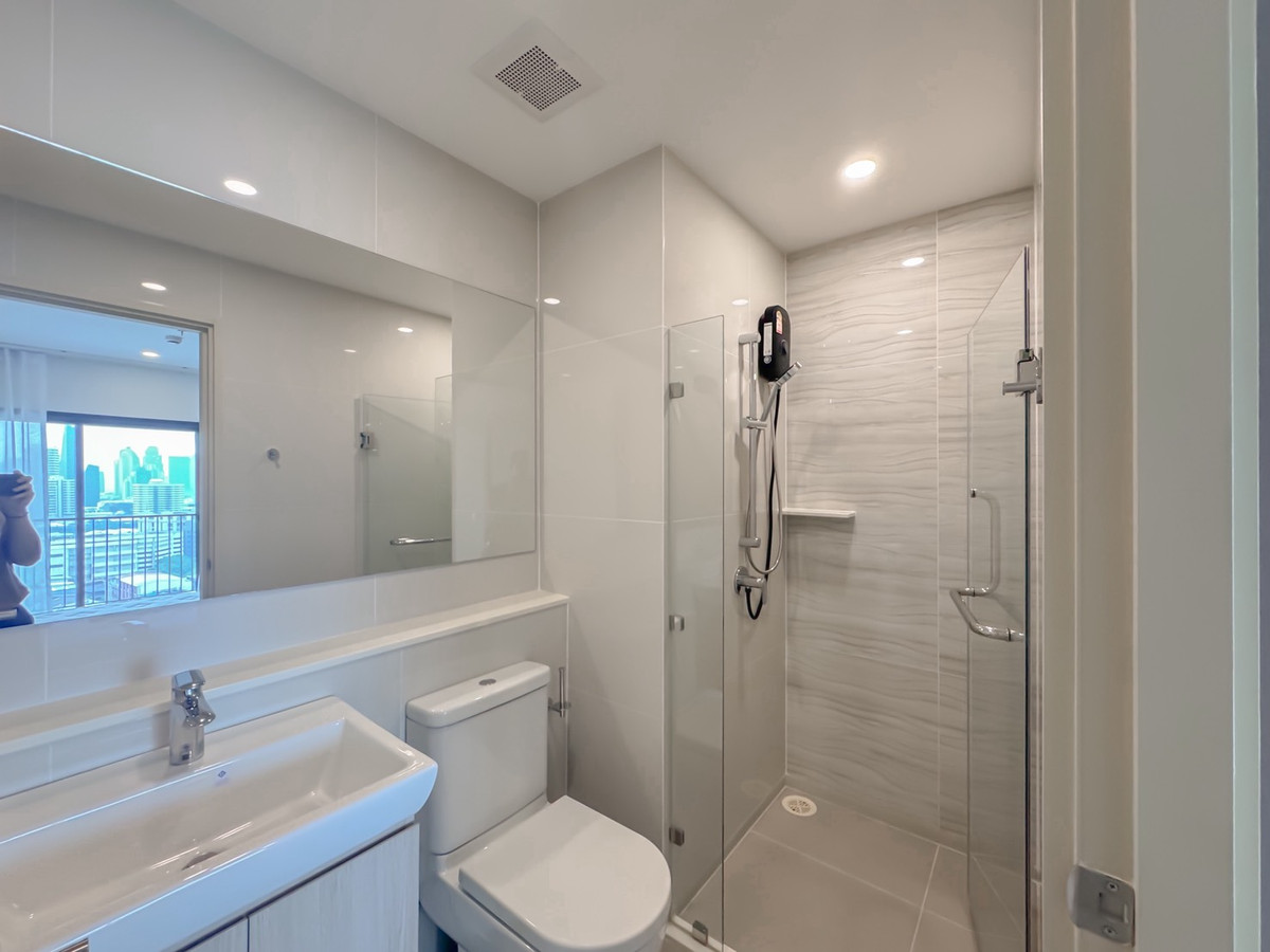 For RentCondoKhlongtoei, Kluaynamthai : 🔥For Rent Now🔥 Life Rama 4-Asoke, Large Bedroom, Unobstructed East-facing View, Fully Furnished, Ready to Move In, Near MRT Queen Sirikit Convention Centre