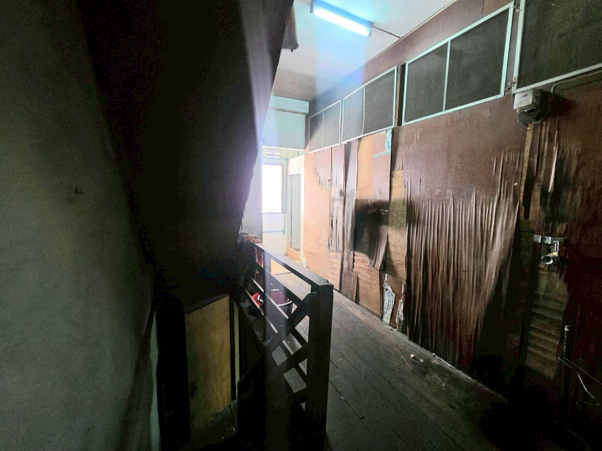 ขายอาคารพาณิชย์สุขุมวิท อโศก ทองหล่อ : ขายอาคารพาณิชย์ 2.5 ชั้น ซอยปรีดีพนมยงค์ 2 ทำเลดี ใจกลางแหล่งธุรกิจ ใกล้ BTS พระโขนง (N.2016)