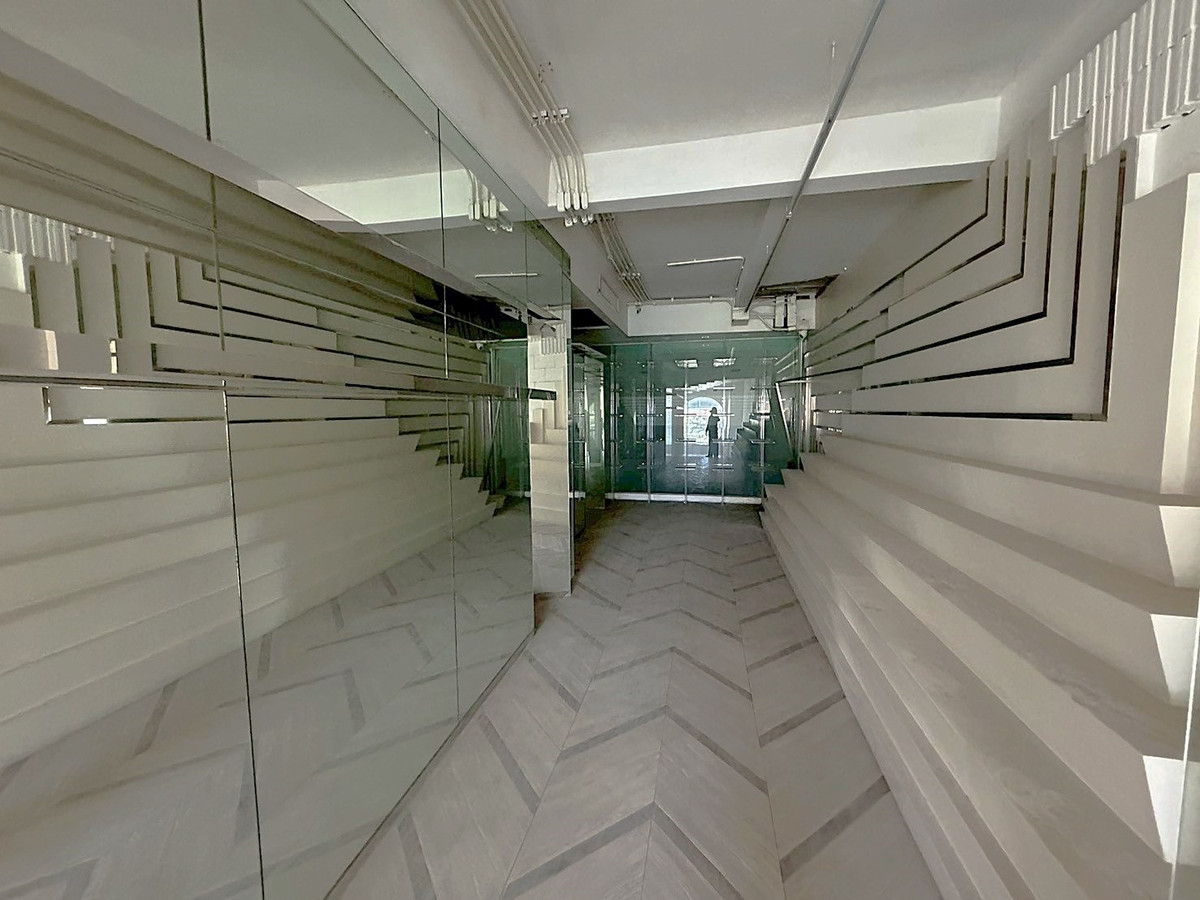 For RentShop HouseSukhumvit, Asoke, Thonglor : Commercial building in good condition, Thonglor ** NO CO-AGENT **