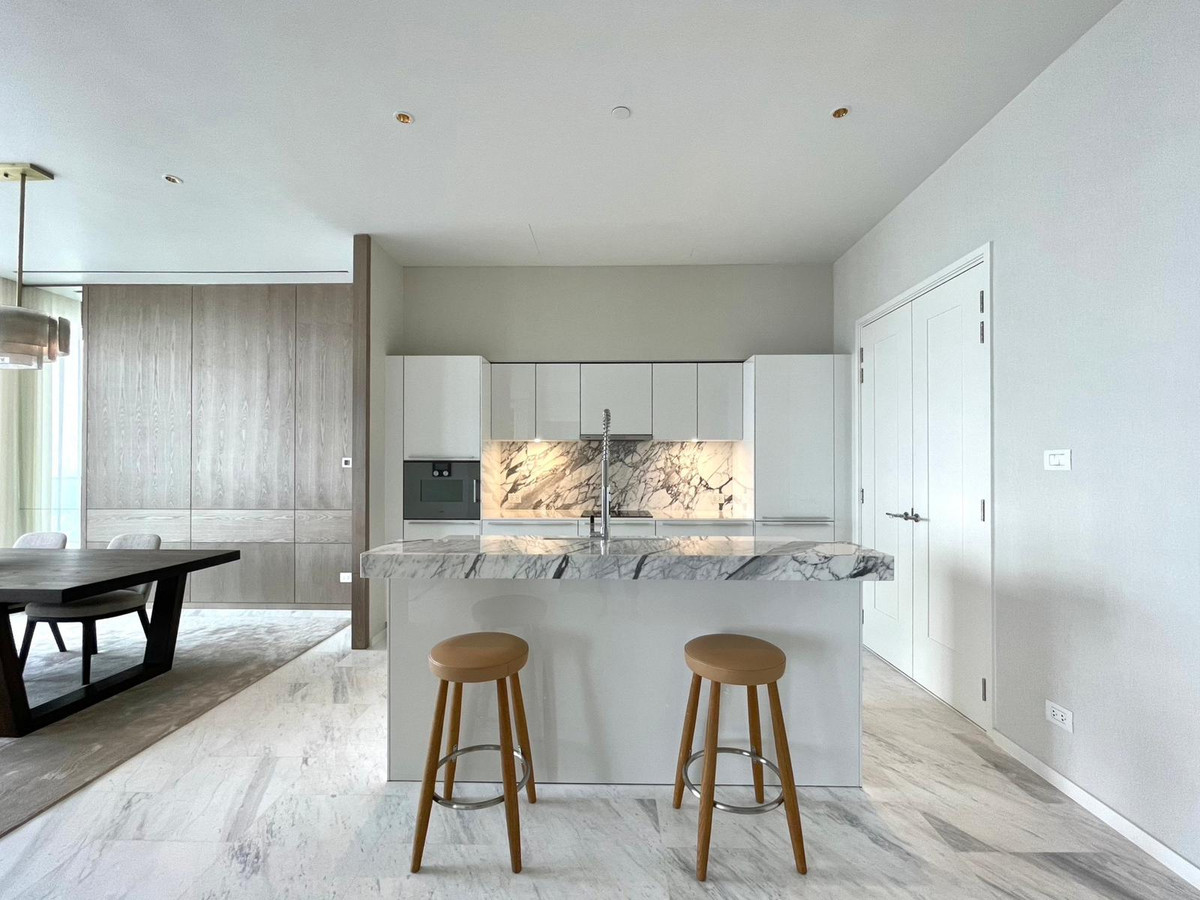 For RentCondoSathorn, Narathiwat : 🔥 1-Bedroom at Four Seasons Private Residences | 39th Floor | 116 sq.m | 170,000 Baht/Month ✨ 🔑 Keys Ready – Move In Today!