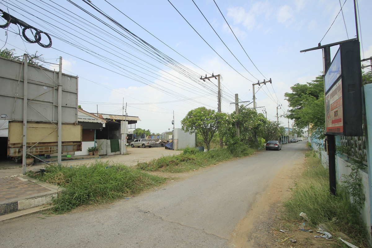 ขายที่ดินพระราม 2 บางขุนเทียน : ขายที่ดินพระราม2 ระหว่างพระราม2ซ.98กับ100 ที่ดินถมแล้ว 7-1-5 ไร่ ลงเสาเข็มทั่วบริเวณที่ดิน ขาเข้าเมืองใกล้ทางด่วนสุขสวัสดิ์ บางพลี สร้างโกดัง ออฟฟิศ สำนักงาน 38,000บาท/วา