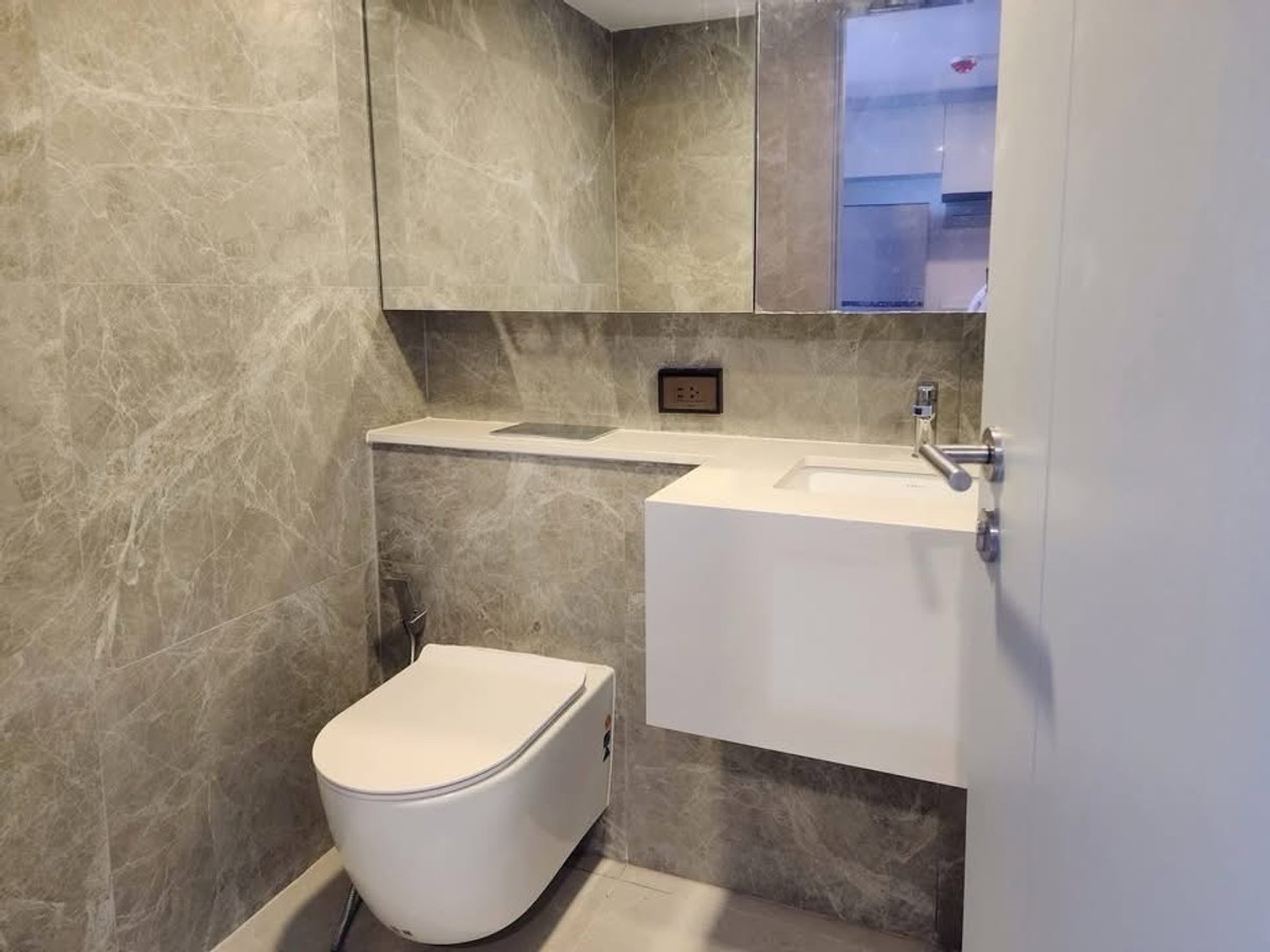 ให้เช่าคอนโดรัชดา ห้วยขวาง : 🏢 ให้เช่าคอนโด SOHO Bangkok Ratchada ✨
(B6902039) 
🚆 ใกล้ MRT ห้วยขวาง เพียง 200 เมตร เดินทางสะดวก เข้าเมืองง่าย

💰 ค่าเช่า 28,000 บาท / เดือน