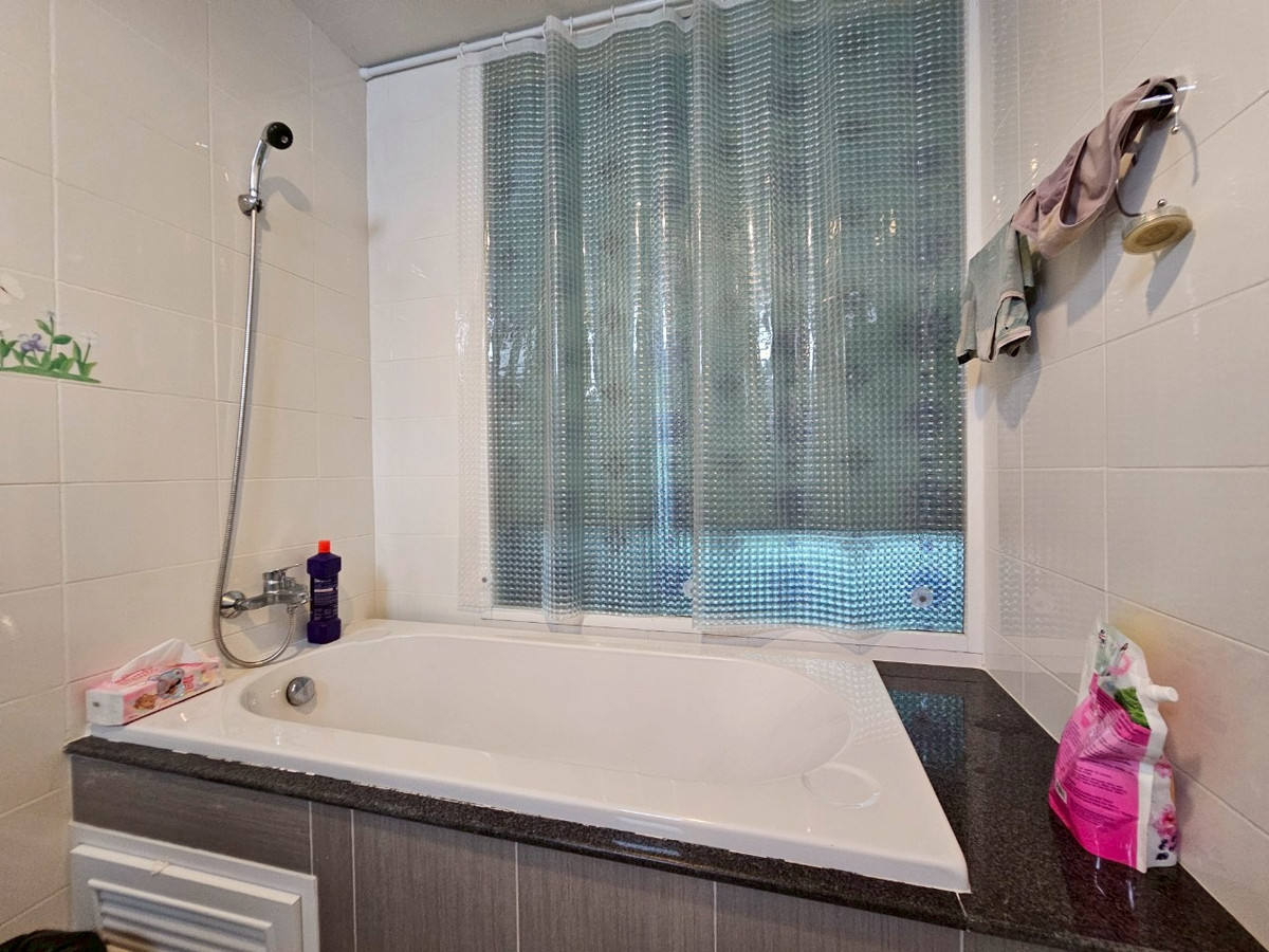 For SaleTownhomeKaset Nawamin,Ladplakao : Urgent sale price reduction!! Areeya Daily Kaset-Nawamin, 3-story townhome, area 16.9 sq m., functions: 3 bedrooms, 4 bathrooms, 2 parking spaces, beautiful house, ready to move in. Good location, convenient travel Near Central Ramintra and agricultural u